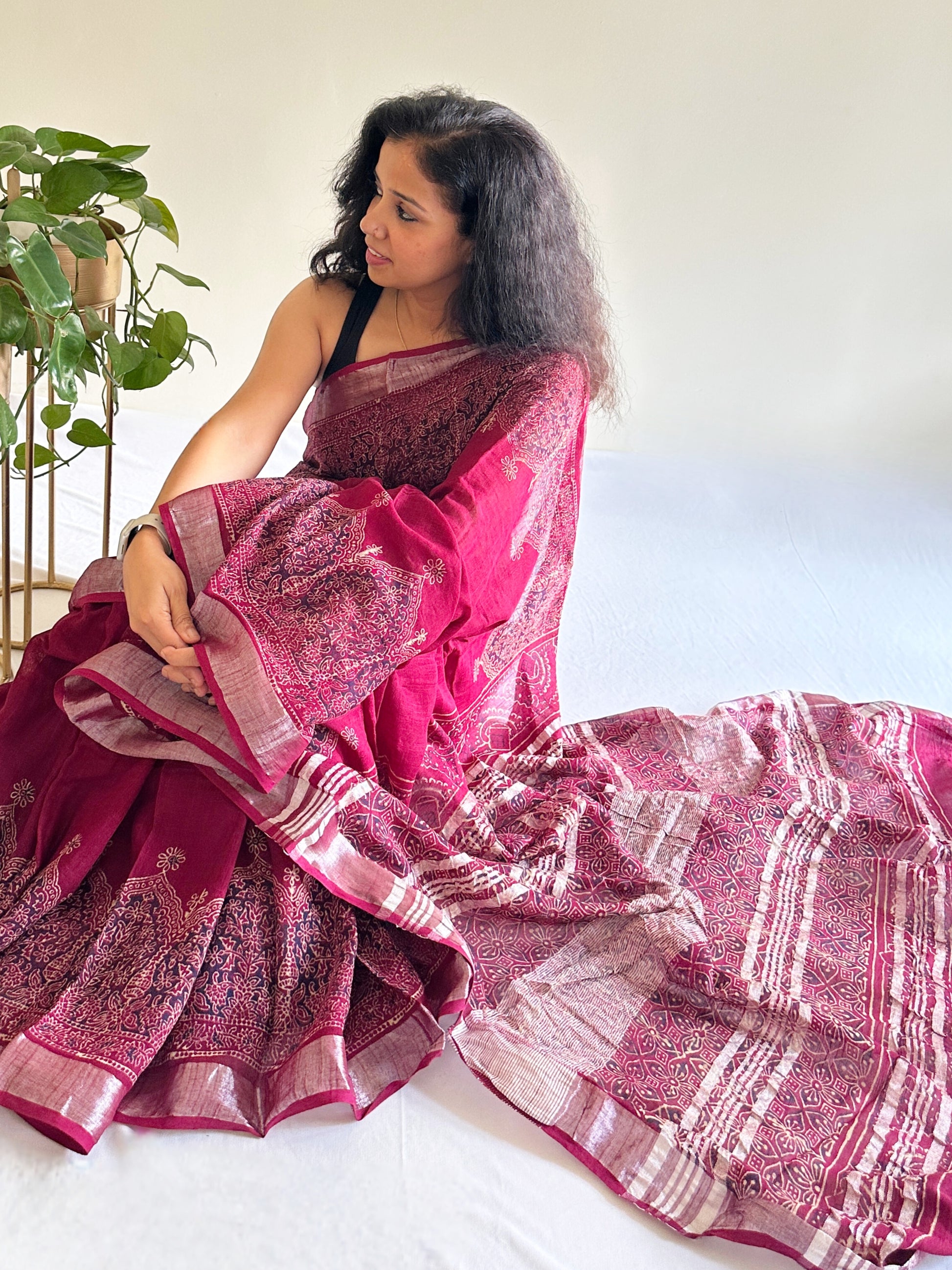 lightweight breathable cotton slub linen saree with patterned pallu