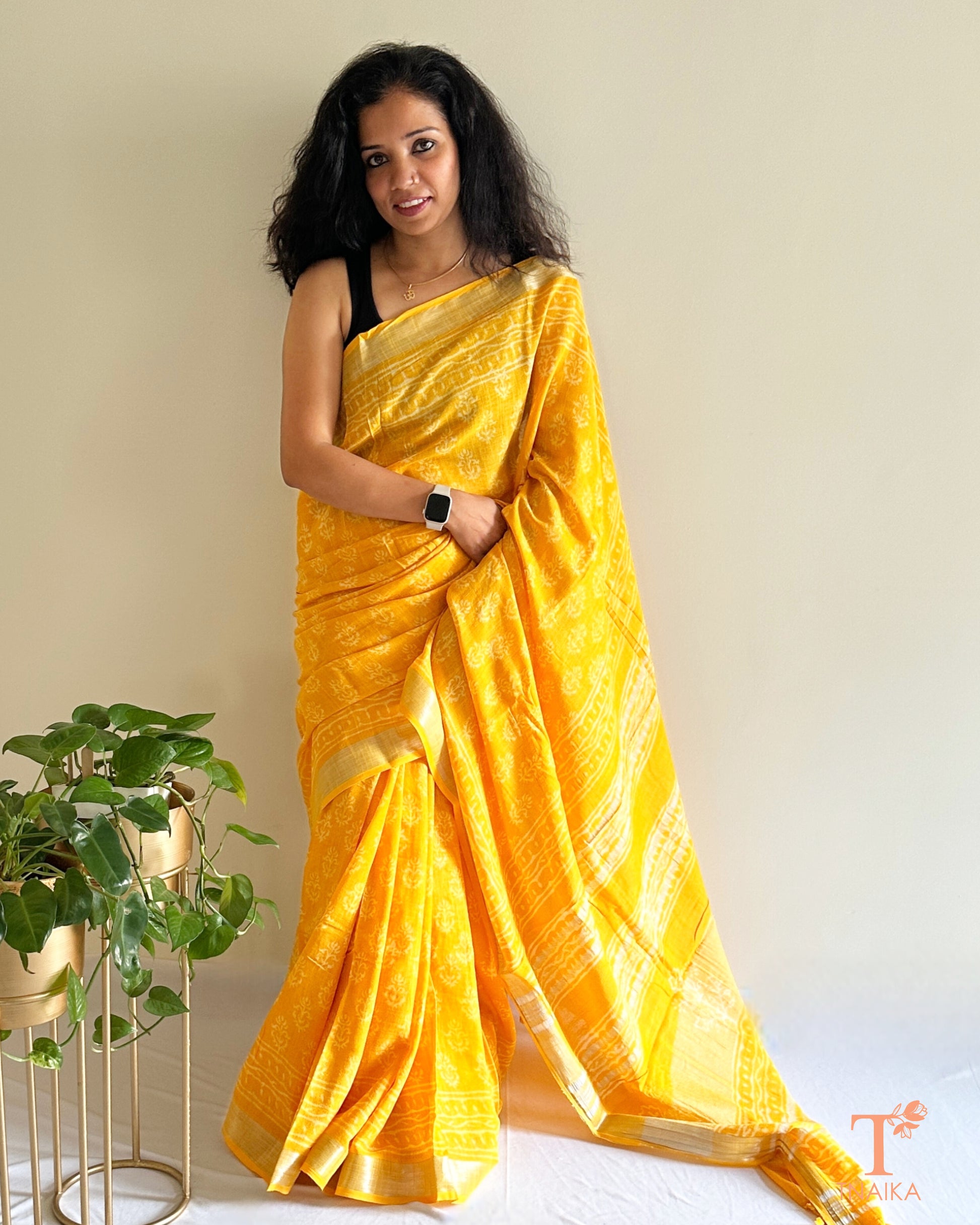 breathable cotton slub linen saree with patterned pallu