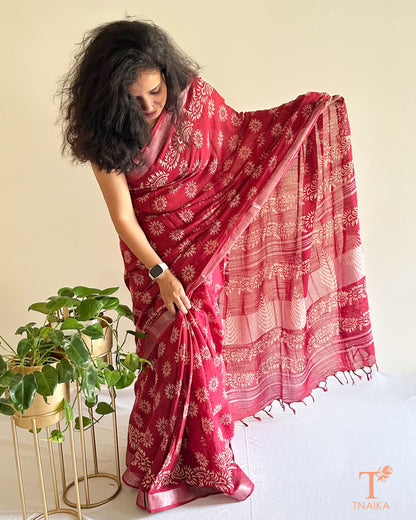 lightweight crimson cotton linen saree with patterned pallu