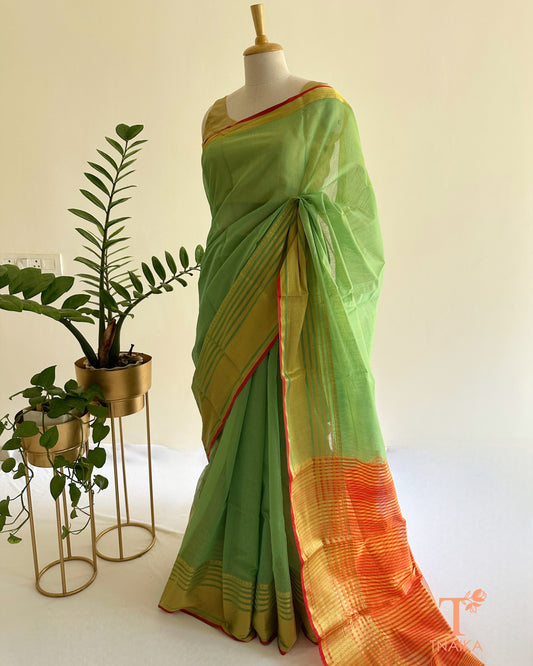 lightweight maheshwari saree with zari border