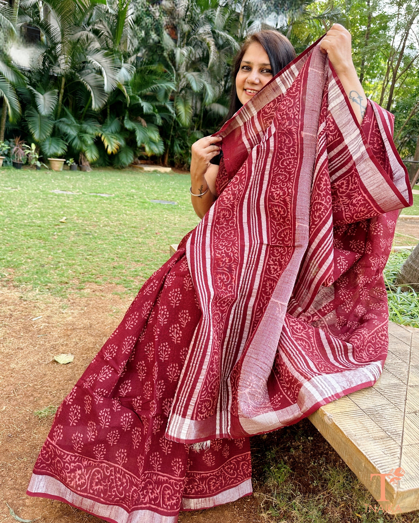 premium slub weave saree with ethnic print design