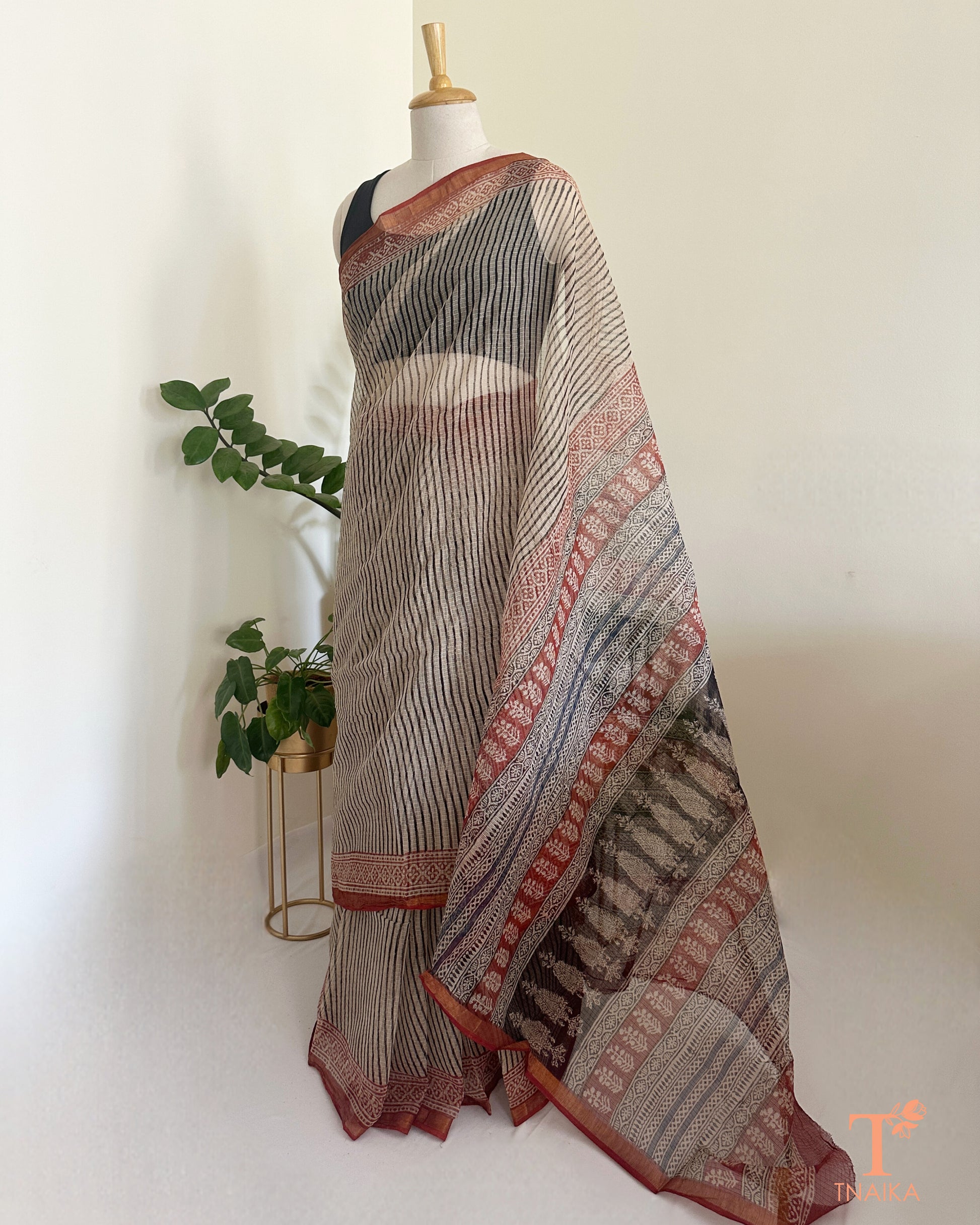 kota doria cotton saree lightweight sheer fabric Tnaika