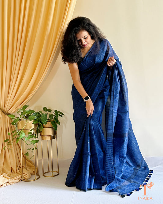 Lightweight linen saree with tassel pallu
