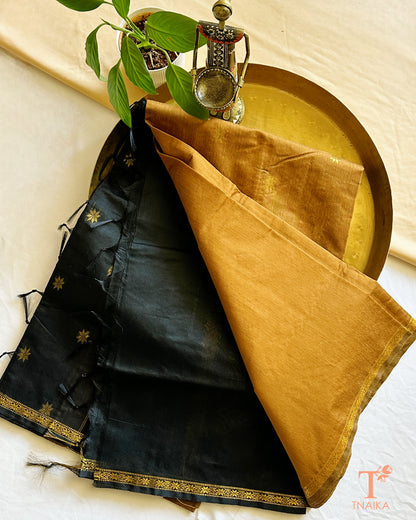 Lightweight cotton silk saree featuring traditional Maheshwari 
