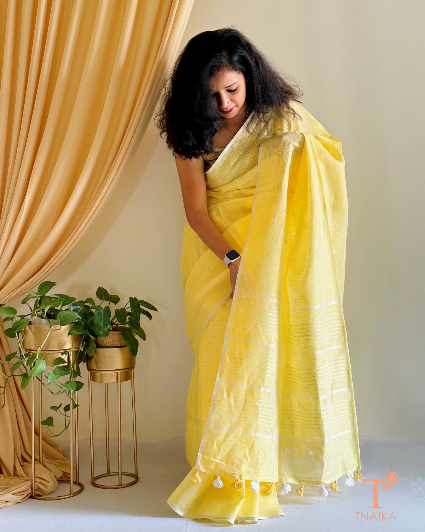 elegant linen saree with classic zari pallu and tassels