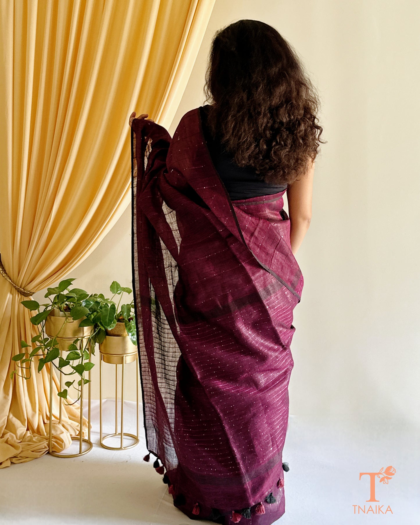 breathable premium linen saree with traditional weave