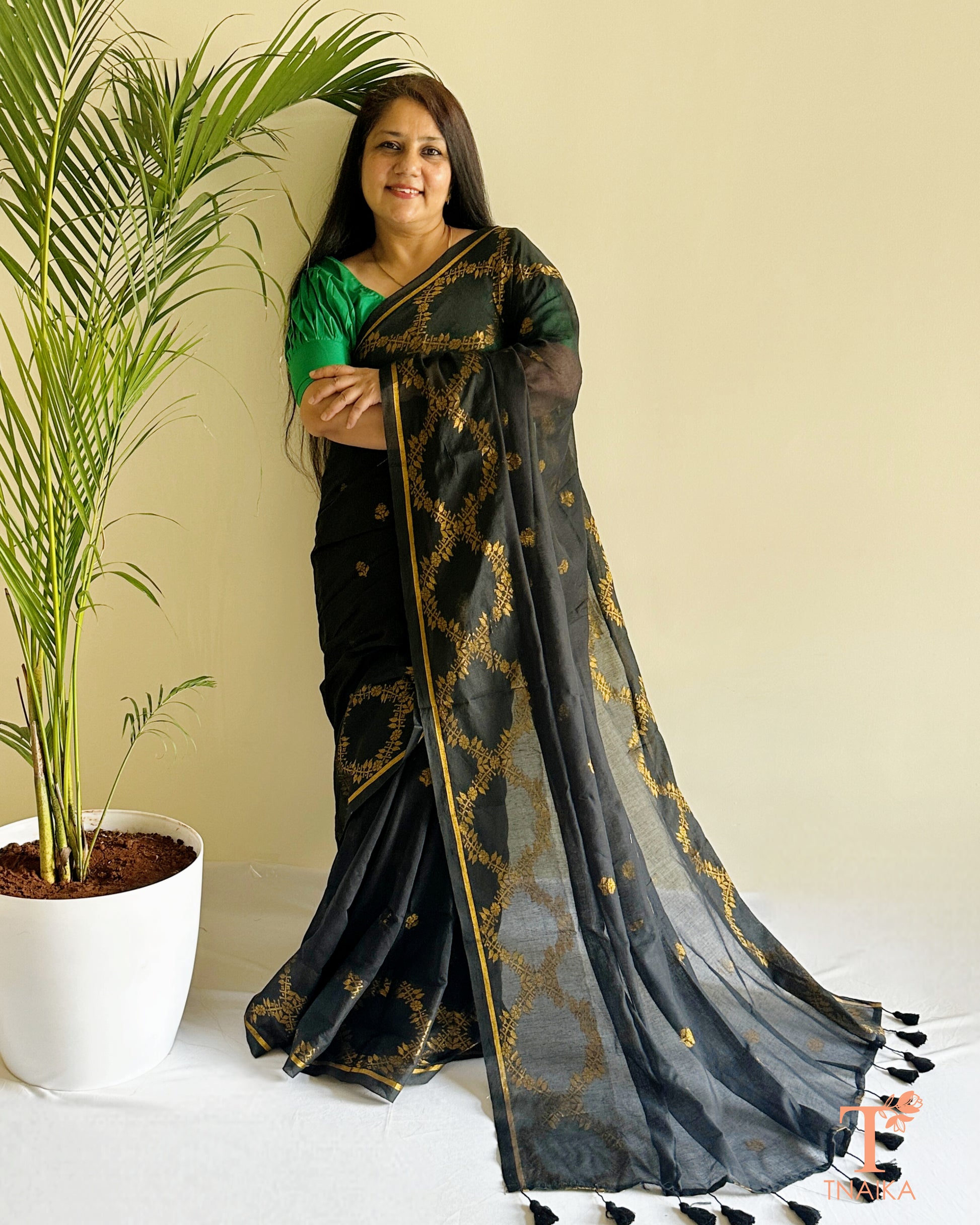 Mul cotton jacquard saree with subtle gold woven motifs and airy drape