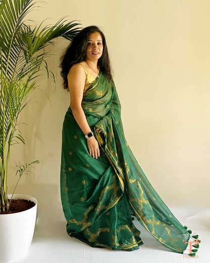 Lightweight mul cotton saree with jacquard weave and soft tassel pallu