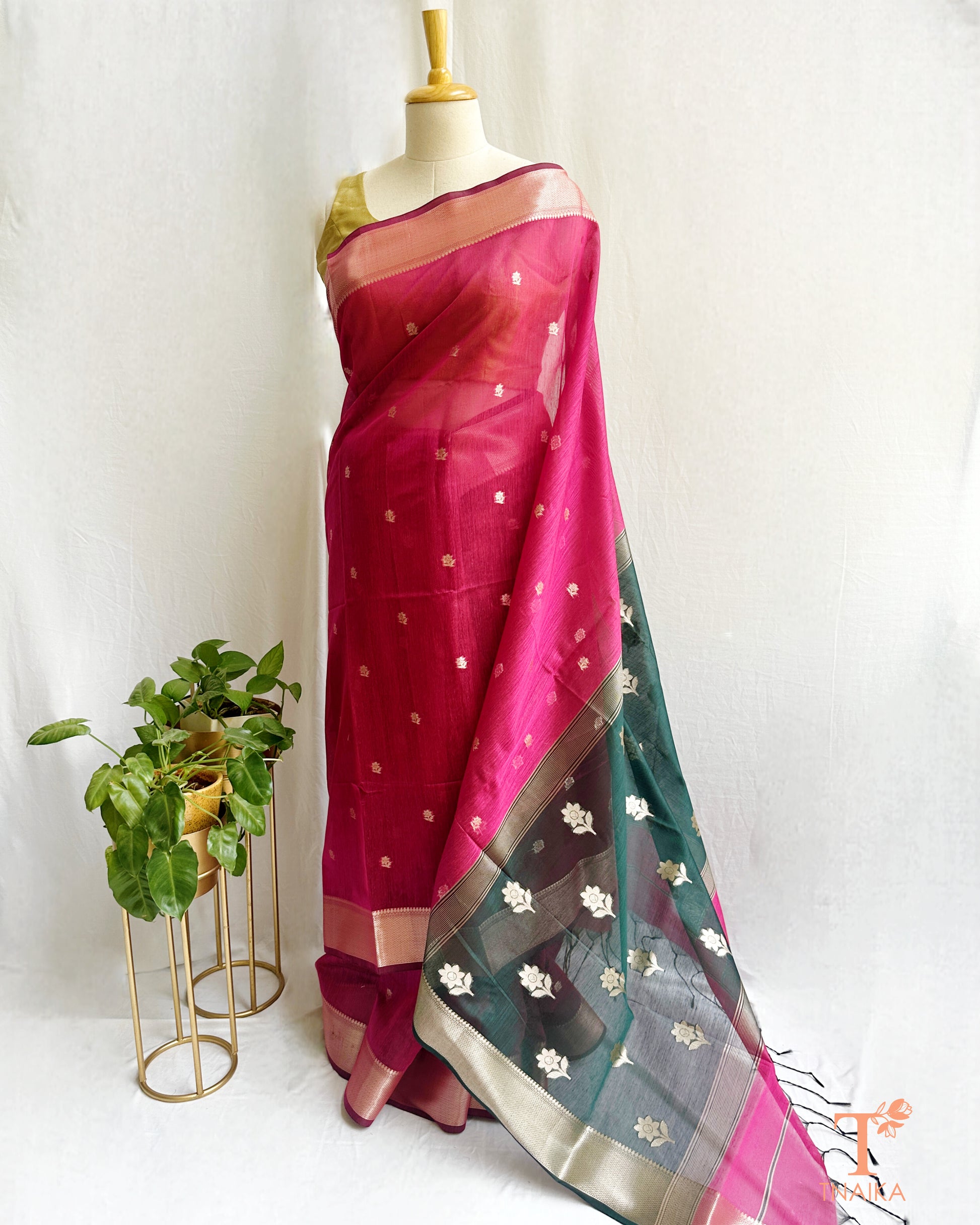 Rani pink cotton Maheshwari saree with teal contrast pallu