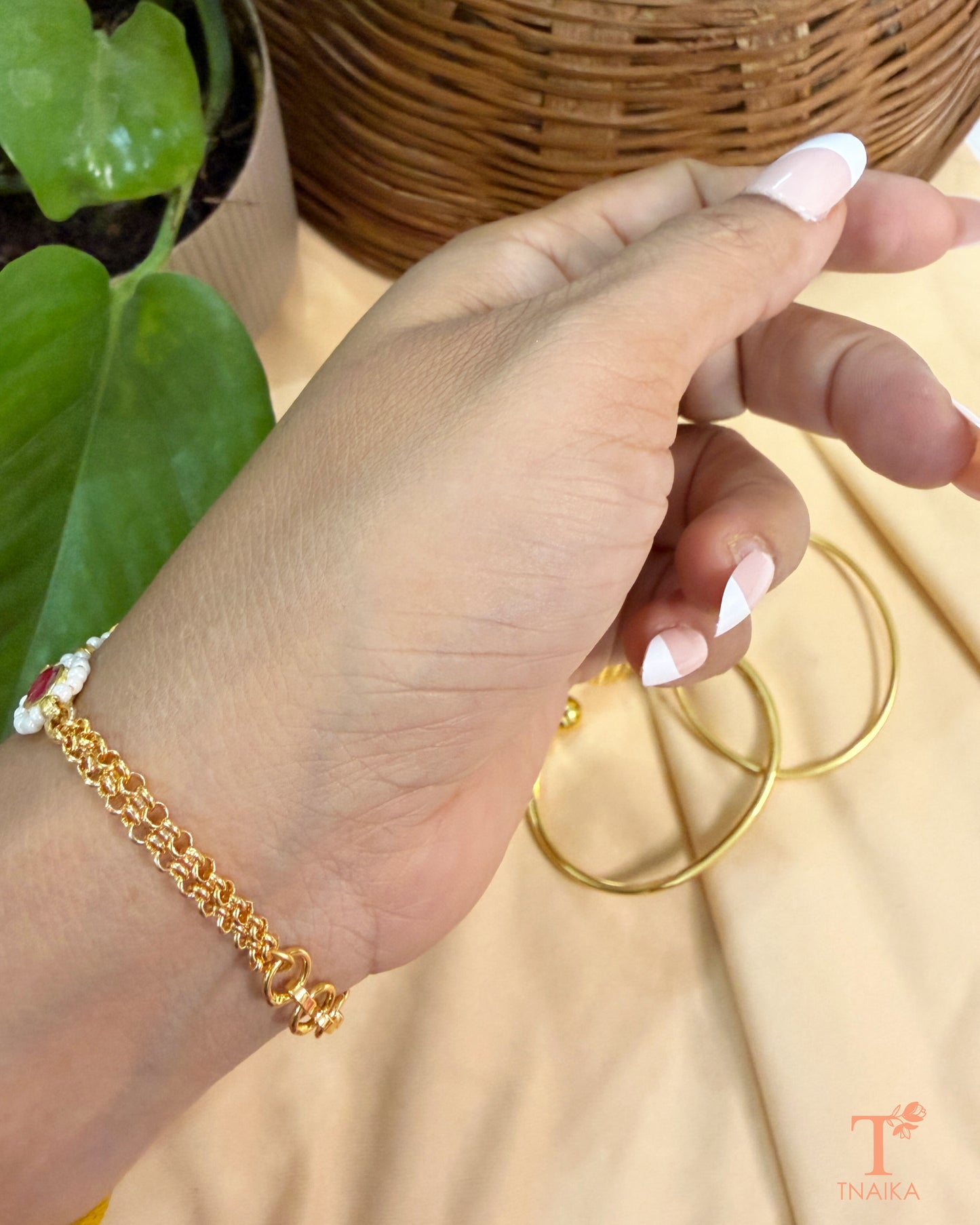 Shirsh Emerald Kundan Chain Bracelet