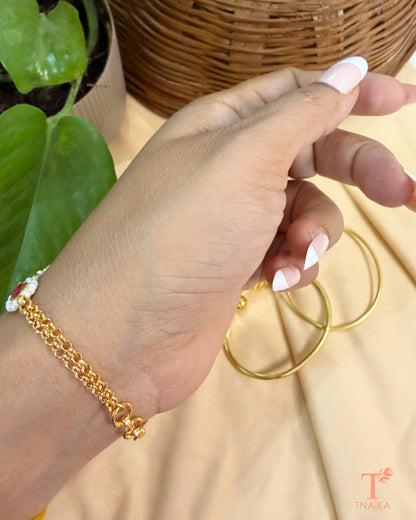 Shirsh Emerald Kundan Chain Bracelet