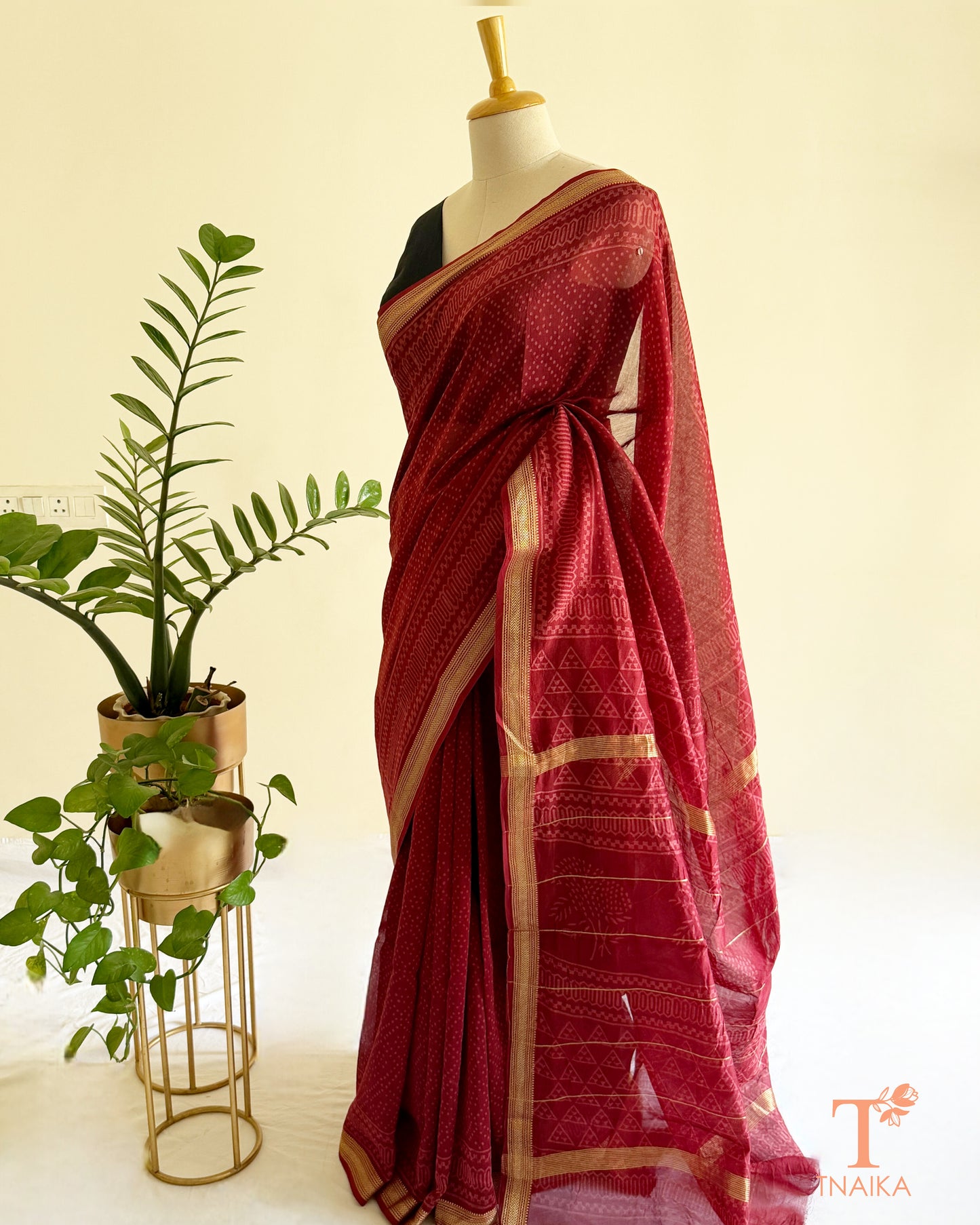 Handcrafted Maheshwari silk saree in natural colours