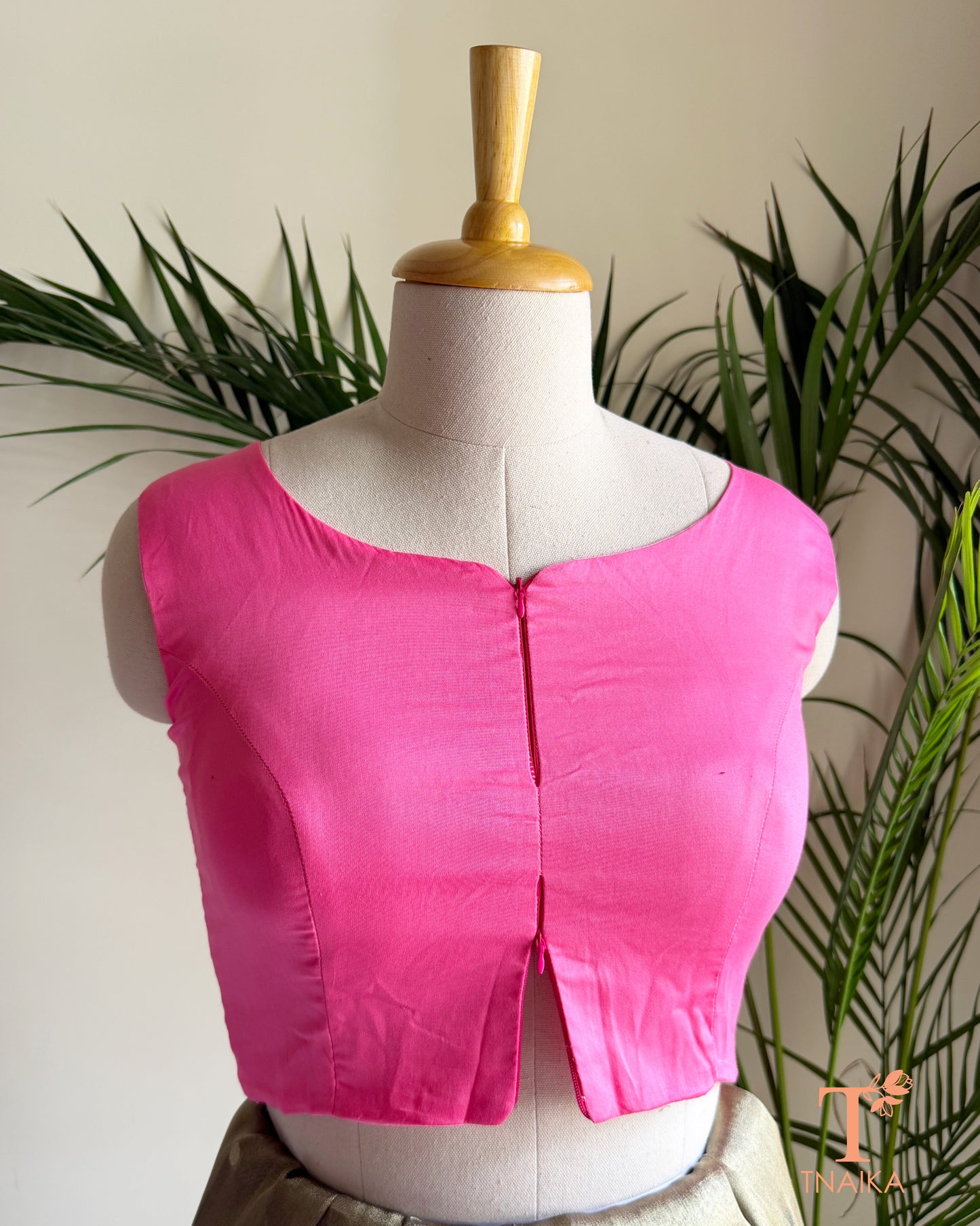 Front view of sleeveless cotton silk saree blouse showcasing the innovative dual zipper opening from the top and bottom for an adjustable fit.
