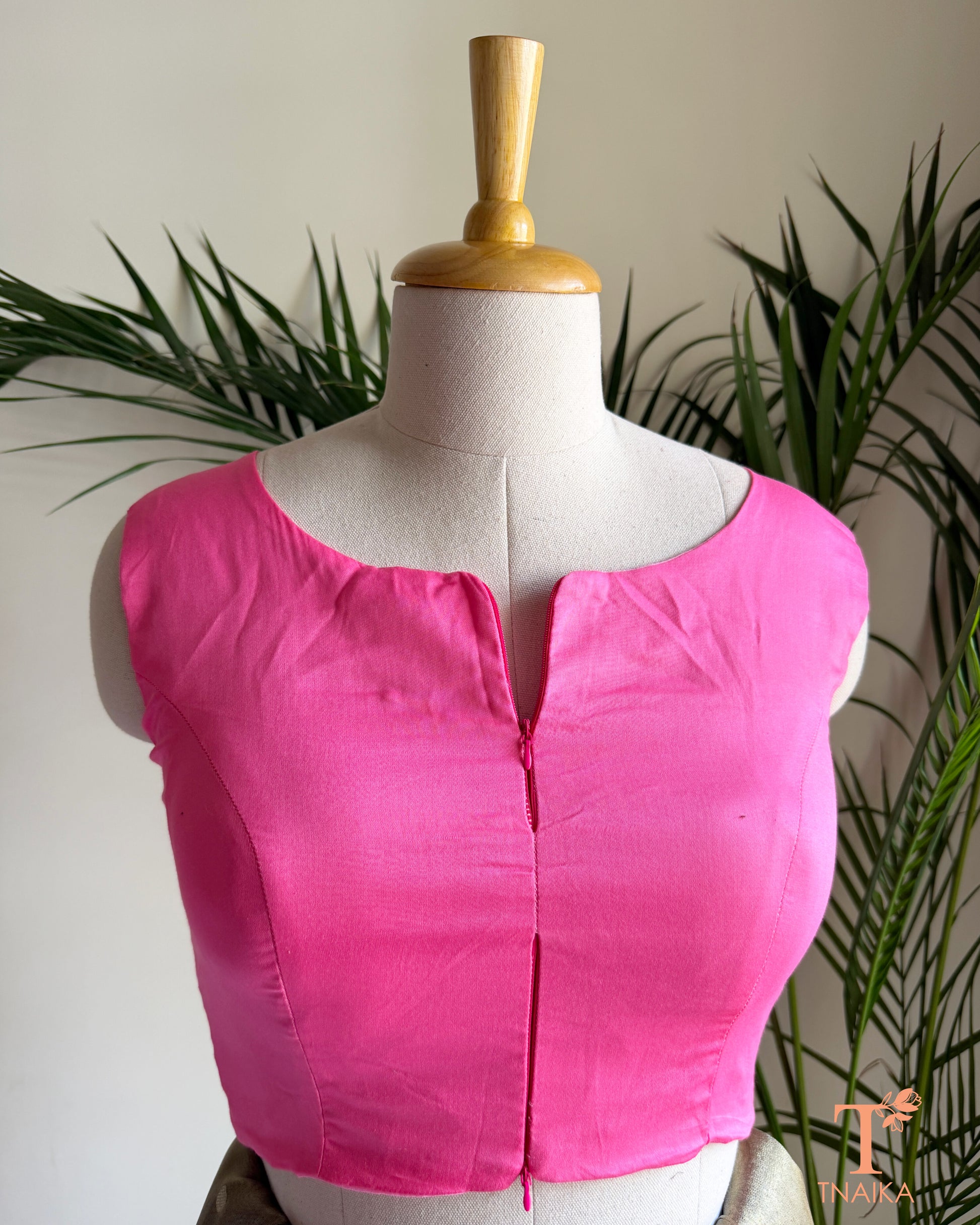 Front view of sleeveless cotton silk saree blouse showcasing the innovative dual zipper opening from the top and bottom for an adjustable fit.