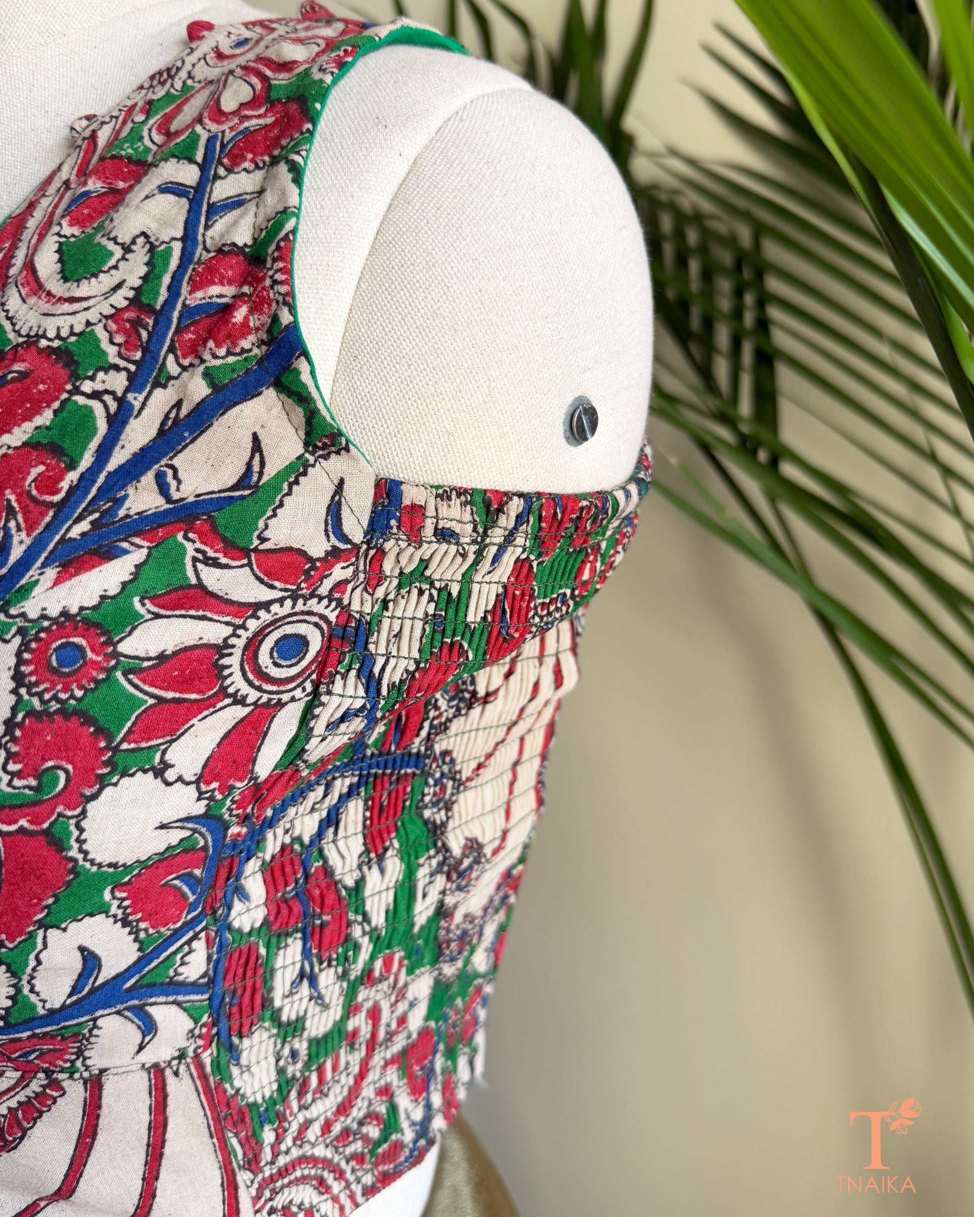 Close-up of the side elastic panel on a Tnaika™ Kalamkari cotton blouse, designed for a flexible, flattering, and comfortable fit.
