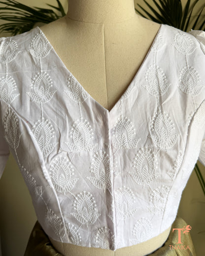 Front hook princess cut detail