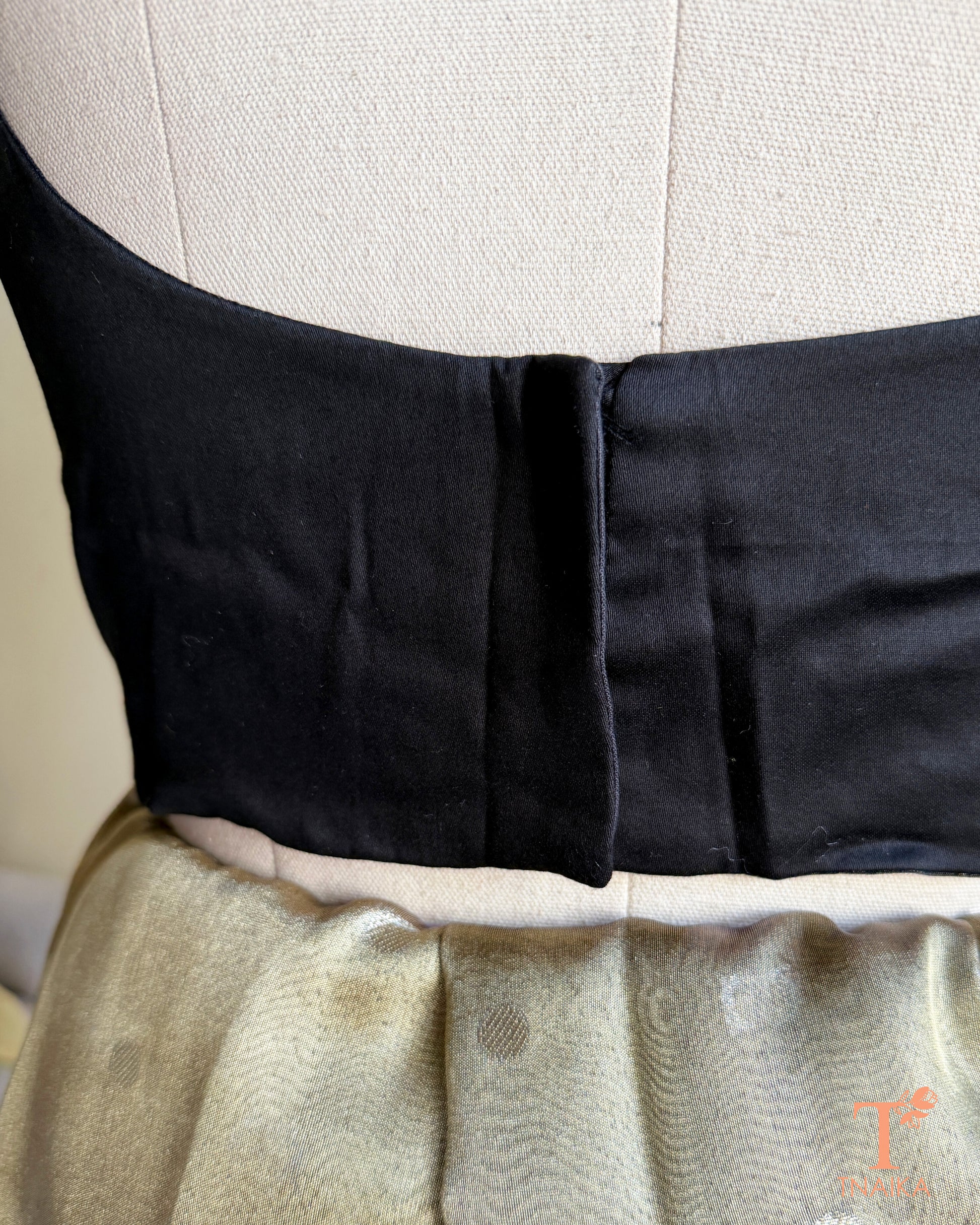Broad back closure with 