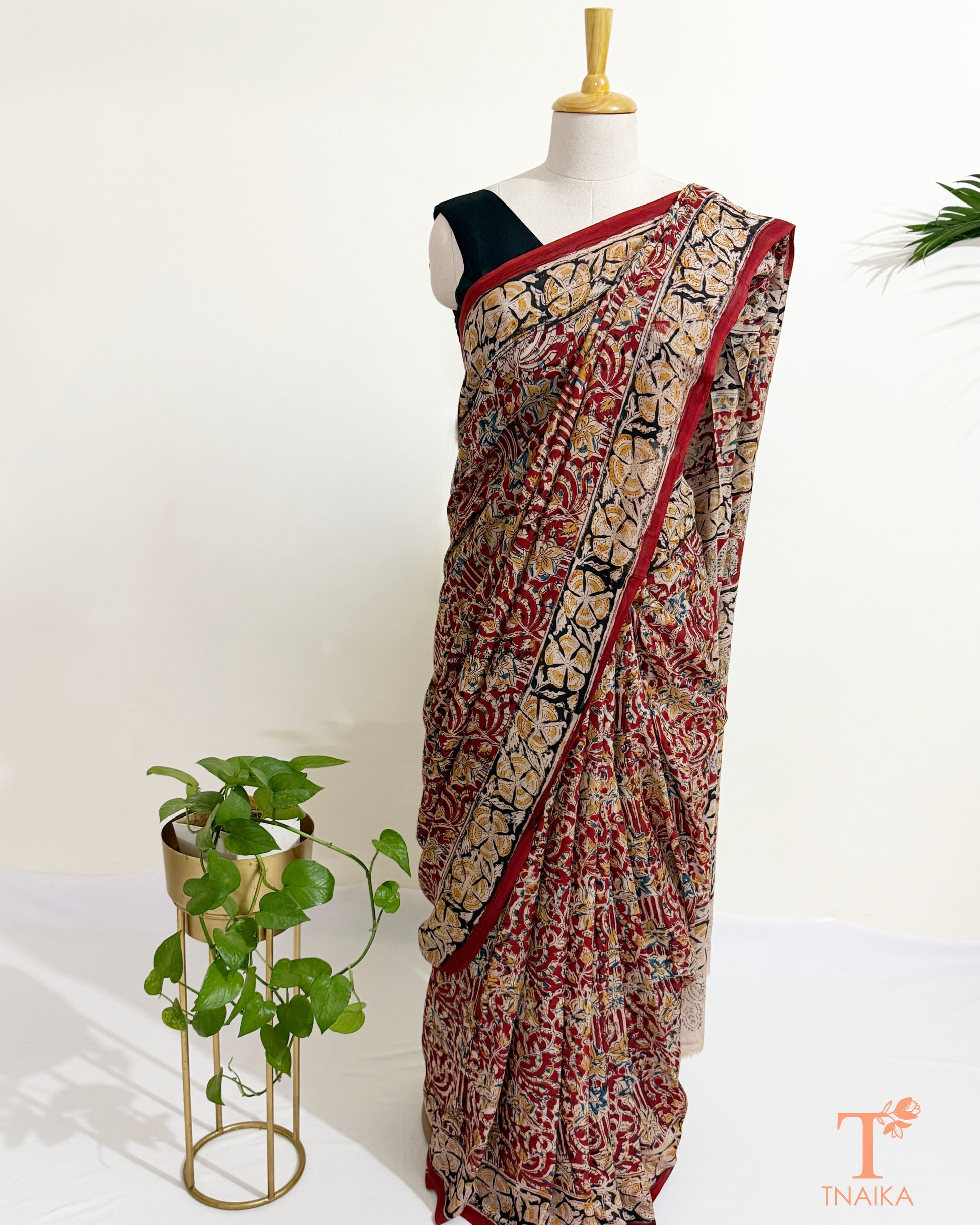 Border detail of Chennur silk Kalamkari saree in natural tones