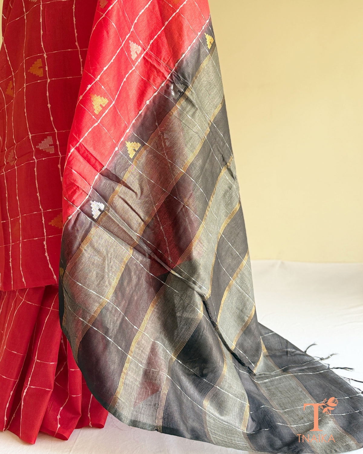 Semi Tussar saree featuring the signature Bhagalpuri style