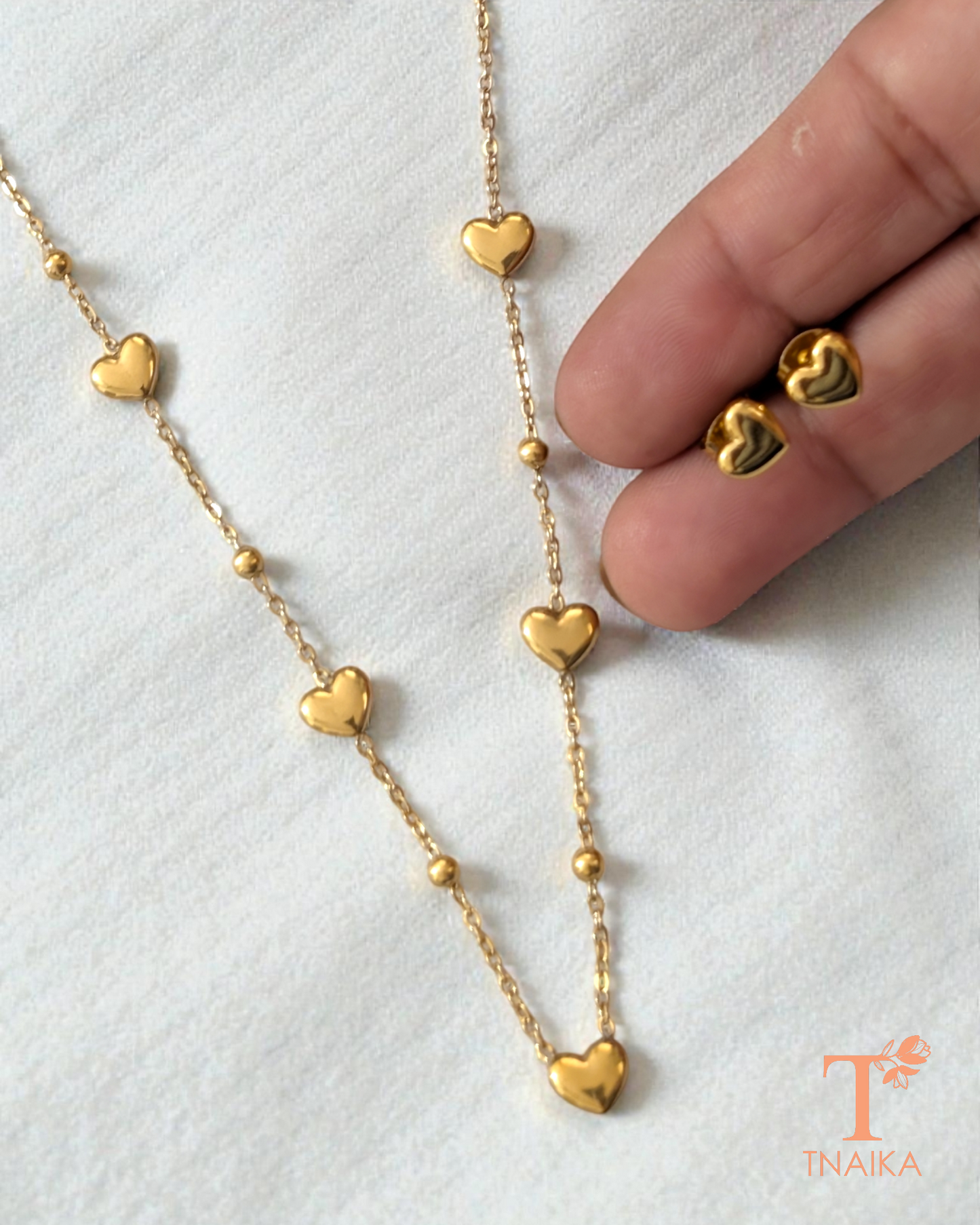 Lightweight waterproof heart jewellery set suitable for everyday styling