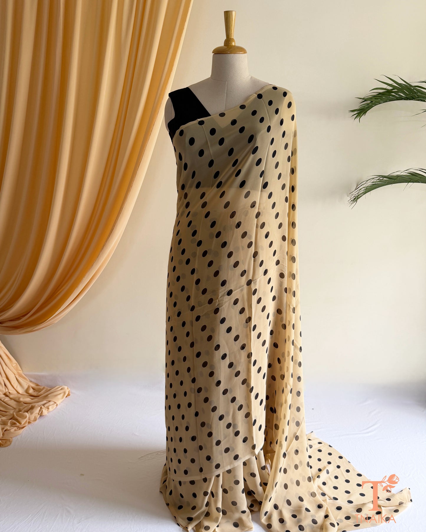 Classic georgette saree with polka dot pattern for women
