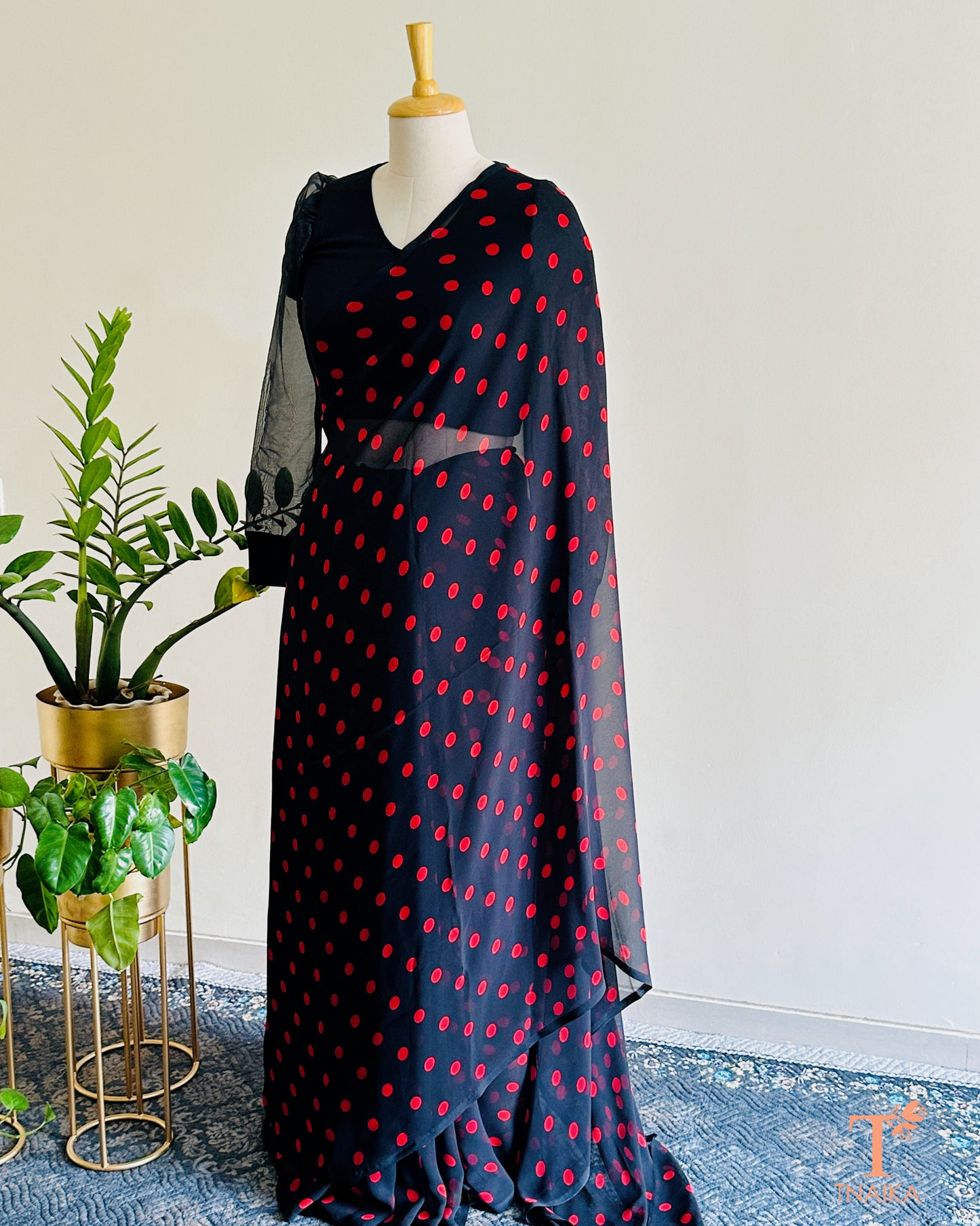 Polka dot georgette saree in soft lightweight fabric