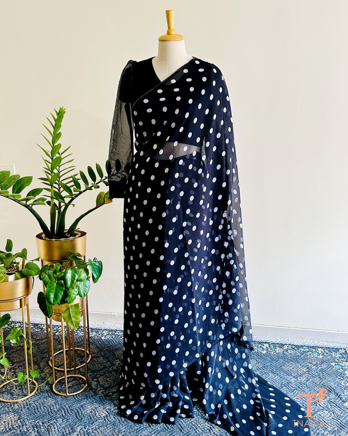 Polka dot georgette saree in soft lightweight fabric