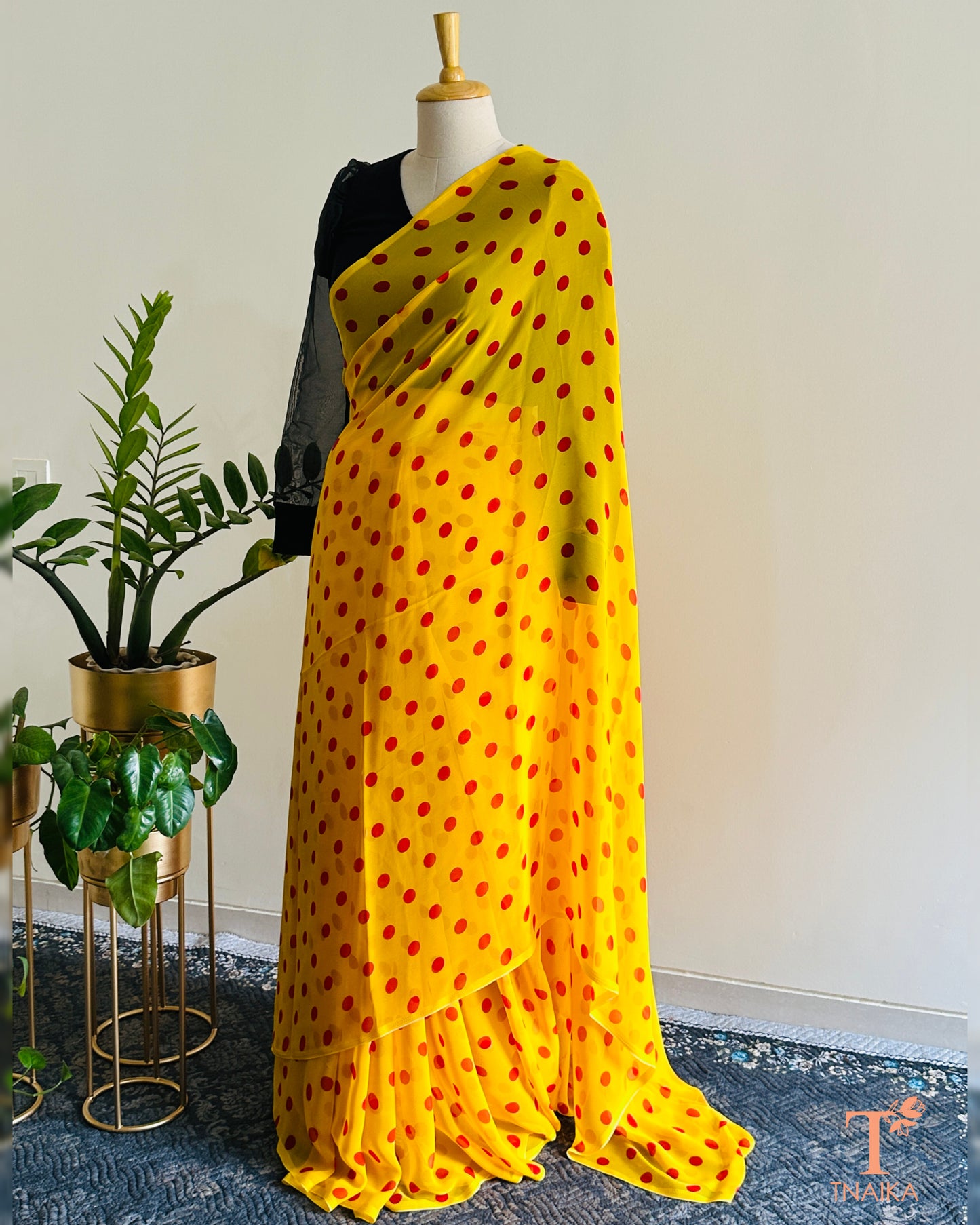 Classic georgette saree with polka dot pattern for women