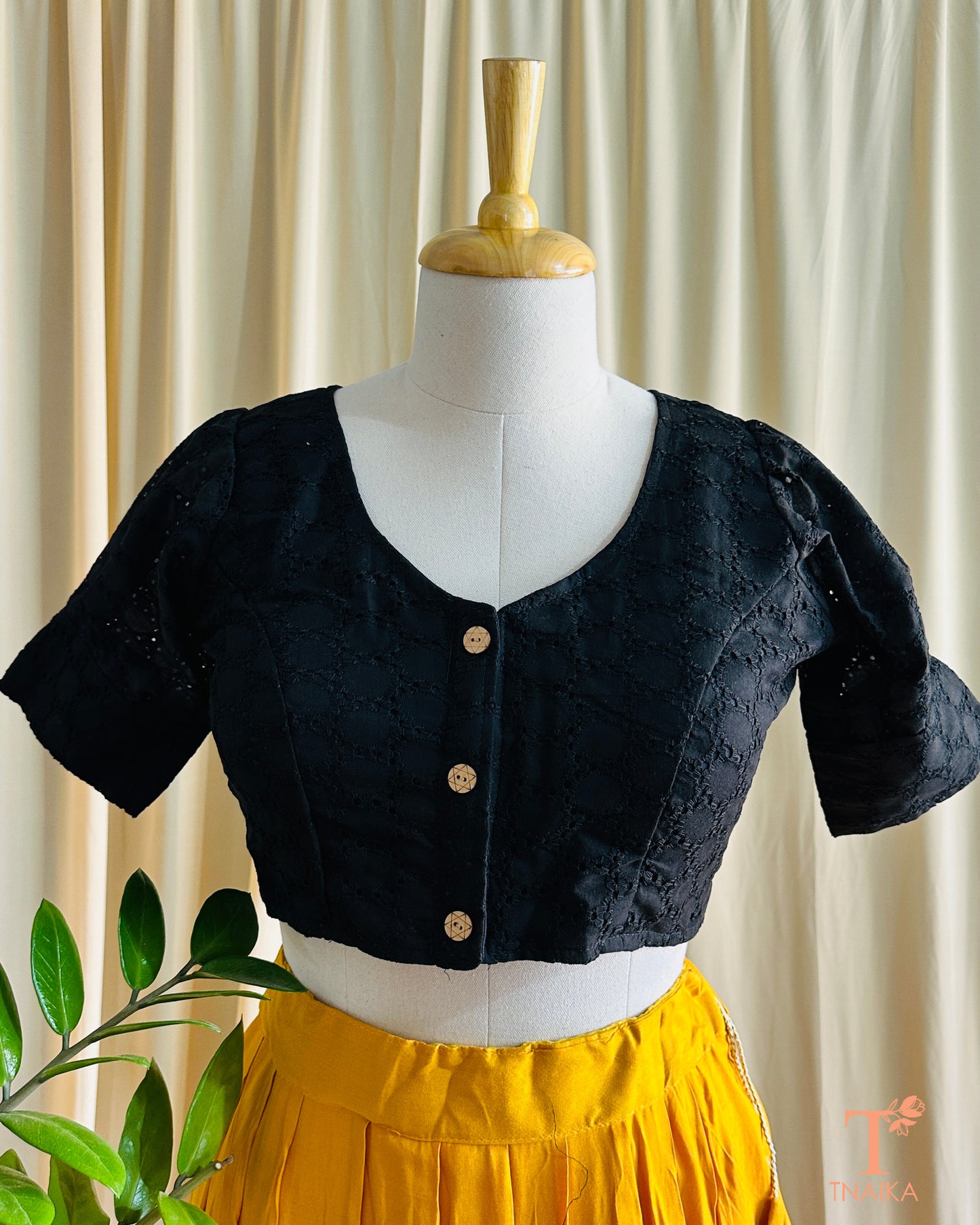 Hakoba Blouse-Black
